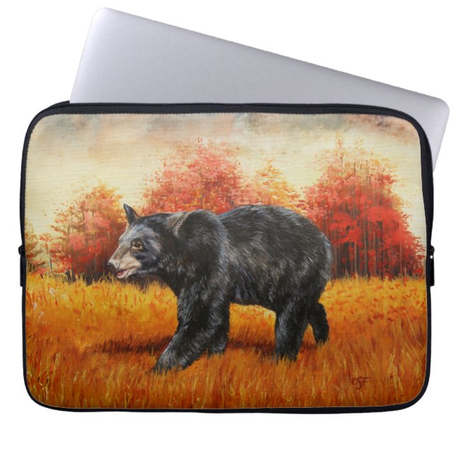 Schwarzer Bär im Herbstwald Laptopschutzhülle (Vorderseite)