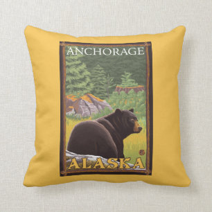 Schwarzer Bär im Wald - Anchorage, Alaska Kissen