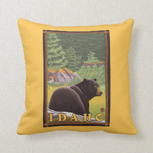 Schwarzer Bär im Wald - Idaho Kissen