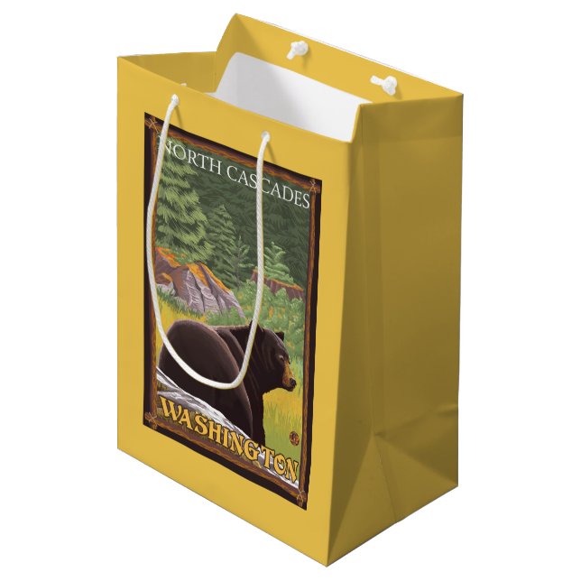 Schwarzer Bär im Wald - Nordkaskaden, Washingto Mittlere Geschenktüte (Vorderseite Schrägansicht)
