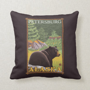 Schwarzer Bär im Wald - Petersburg, Alaska Kissen