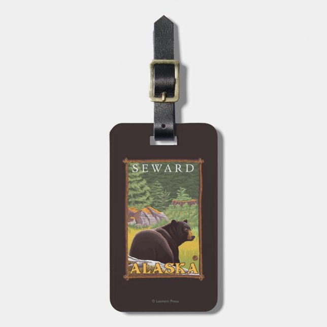 Schwarzer Bär im Wald - Seward, Alaska Gepäckanhänger (Vorderseite vertikal)