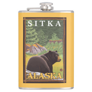 Schwarzer Bär im Wald - Sitka, Alaska Flachmann