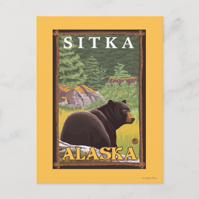 Schwarzer Bär im Wald - Sitka, Alaska Postkarte (Vorderseite)