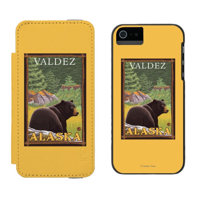 Schwarzer Bär im Wald - Valdez, Alaska Incipio iPhone Geldbeutel-Hülle (Seite an Seite)