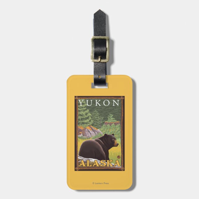Schwarzer Bär im Wald - Yukon, Alaska Gepäckanhänger (Vorderseite vertikal)
