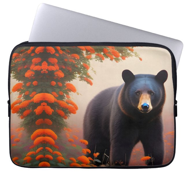 Schwarzer Bär in orangen Blume Laptopschutzhülle (Vorderseite)
