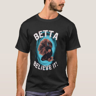schwarzer Betta glaubt, dass sein Splendens Kampff T-Shirt