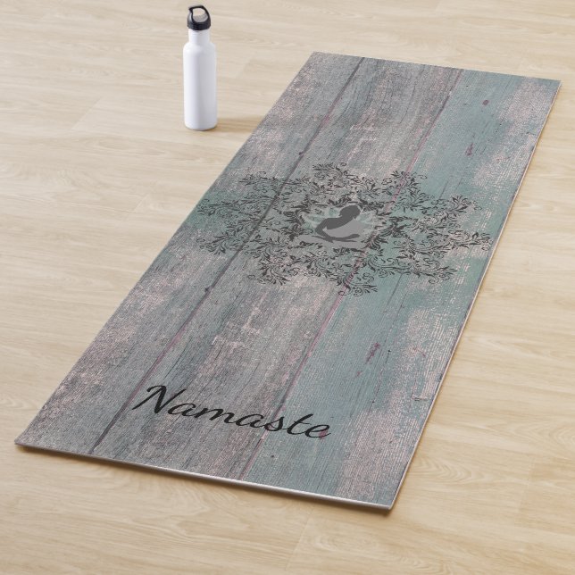 Schwarzer Blumenreath Buddha auf Rustikalem Holz Yogamatte (Beispiel)