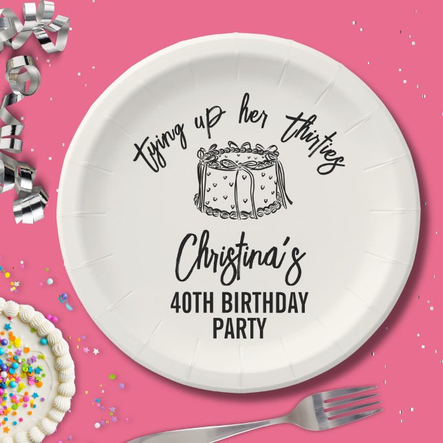 Schwarzer Bow, der ihre Dreißiger zum 40. Geburtst Pappteller (Von Creator hochgeladen)