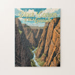 Schwarzer Canyon Der Nationalpark Gunnison<br><div class="desc">Black Canyon of the Gunnison Vektorgrafik Design. Der Park umgibt einen Teil einer tiefen,  steilen Schlucht,  die durch den prächtigen Felsen am Gunnison-Fluss geschnitzt wurde. Die Tierwelt umfasst Maultier,  Elch und Goldadler.</div>