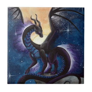 Schwarzer Drache mit nächtlichem Himmel durch Fliese