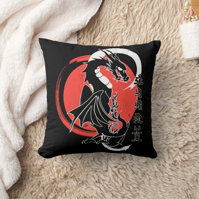 Schwarzer Drache, roter Mond Kissen (Decke)