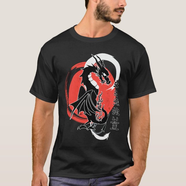 Schwarzer Drache, roter Mond T-Shirt (Vorderseite)