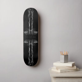 Schwarzer Drachenraucher mit Name oder Monogramm Skateboard