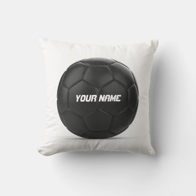 Schwarzer Fußball-Ball-personalisierter Text Kissen (Vorderseite)