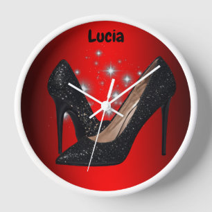 Schwarzer Glitzer High Heel Shoel auf Rot Uhr