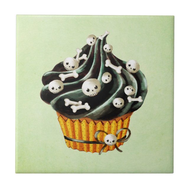 Schwarzer Halloween Cupcake mit kleinen Schädel Fliese (Vorderseite)