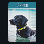 Schwarzer Hund im Wasser iPad Pro Cover<br><div class="desc">Dieses iPad Cover Design zeichnet sich durch eine schöne Grafik eines schwarzen Labrador Hundes im Wasser aus. Ein tolles Geschenk für den Labrador- oder Hundebesitzer. Personalisieren Sie es mit Ihrem Nachnamen. Großartiges Geschenk! Erstellt von der einfachen Farmhouse Press.</div>