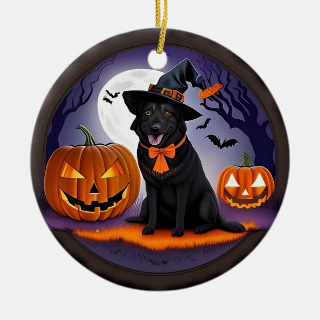 Schwarzer Hund in HexenkKostüm mit Pumpkins Keramik Ornament (Vorne)