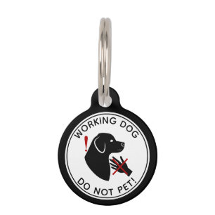 Schwarzer Hund mit Hängeohren Arbeitshund Nicht St Haustiermarke