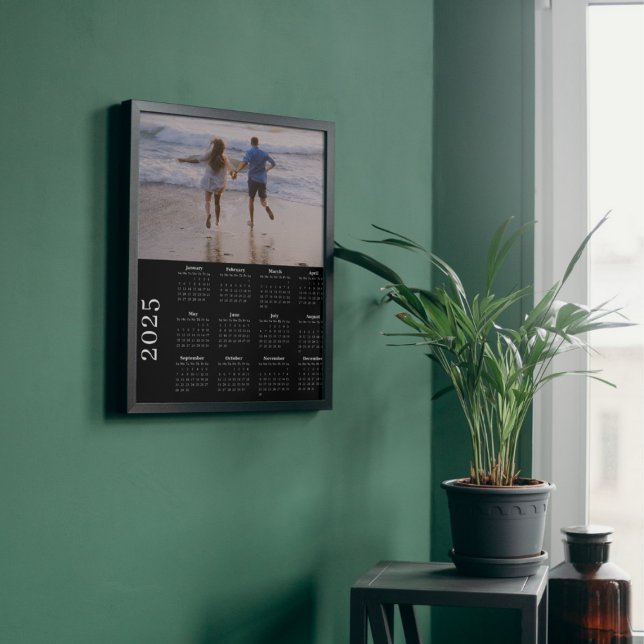 Schwarzer Kalender 2025 - Klassischer Vollblutkale Fotodruck (Von Creator hochgeladen)