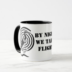 Schwarzer Kranich Stehend in der Silhouette Wasser Tasse