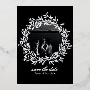 Schwarzer Kranz Elegante Foto & QR Save-the-Date Folieneinladung