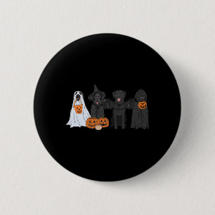 Schwarzer Labrador in Geister-Halloween-Kostüm Gei Button