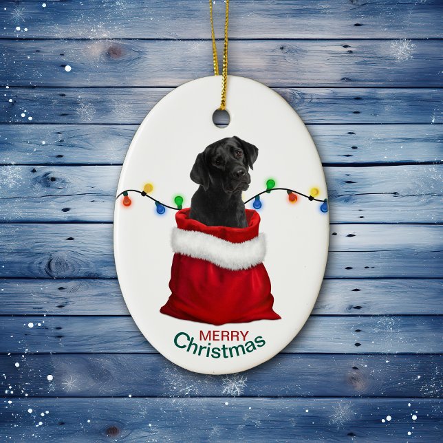 Schwarzer Labrador Retriever Hund in Holiday Gift  Keramik Ornament (Von Creator hochgeladen)
