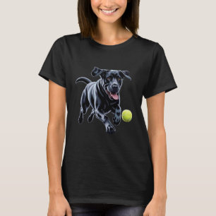 Schwarzer Labrador Retriever jagt einen Ball Welpe T-Shirt