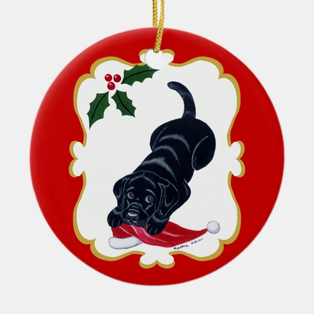 Schwarzer Labrador-Welpe mit Weihnachtsmannmütze Keramikornament (Vorne)