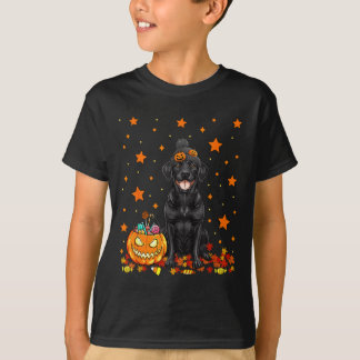 Schwarzer Labradorhund und Kürbiskonfekt Lustig T-Shirt