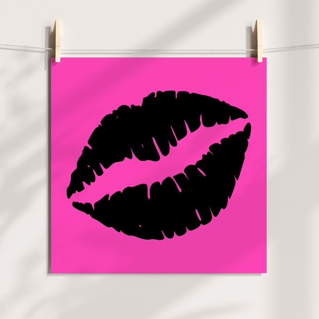 Schwarzer Lippenstift auf Rosa Poster (Black Lipstick on Pink Poster)