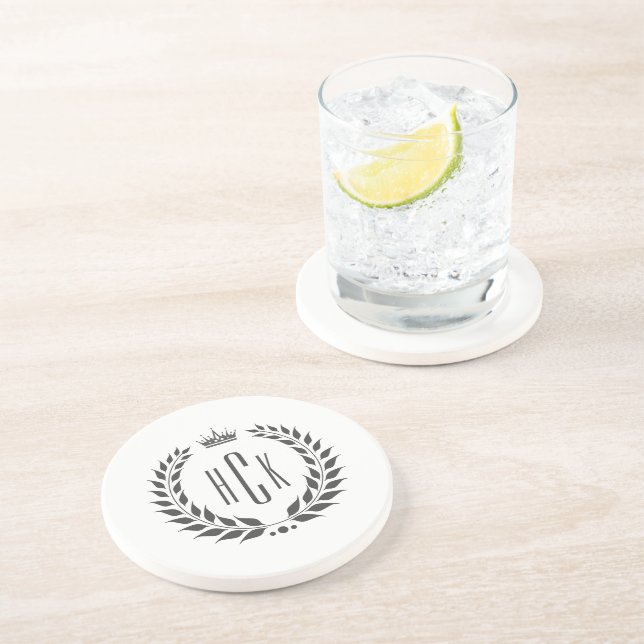 Schwarzer Lorbeerkranz mit individuellem Monogramm Getränkeuntersetzer (Seite)