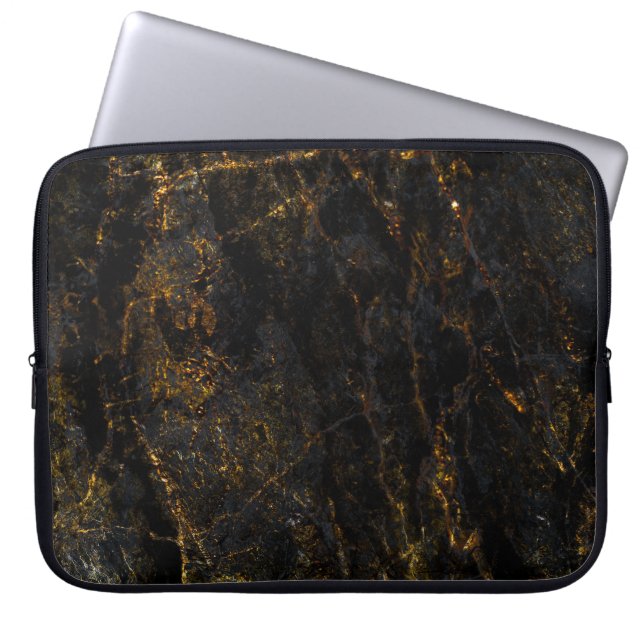 Schwarzer Marmor, goldene Adern, Textur. Laptopschutzhülle (Vorderseite)