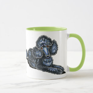 Schwarzer Minipudel gelegtes hübsches Tasse
