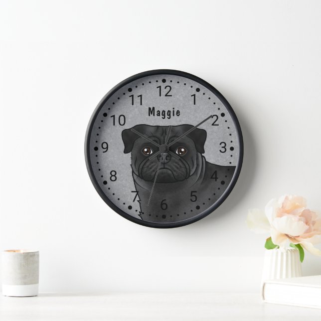 Schwarzer Mops Cartoon Dog Nah-up und Name Grau Uhr (Zuhause)