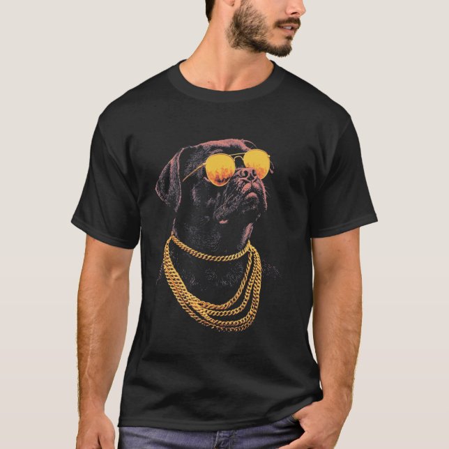 Schwarzer Mops mit Sonnenbrille T-Shirt (Vorderseite)