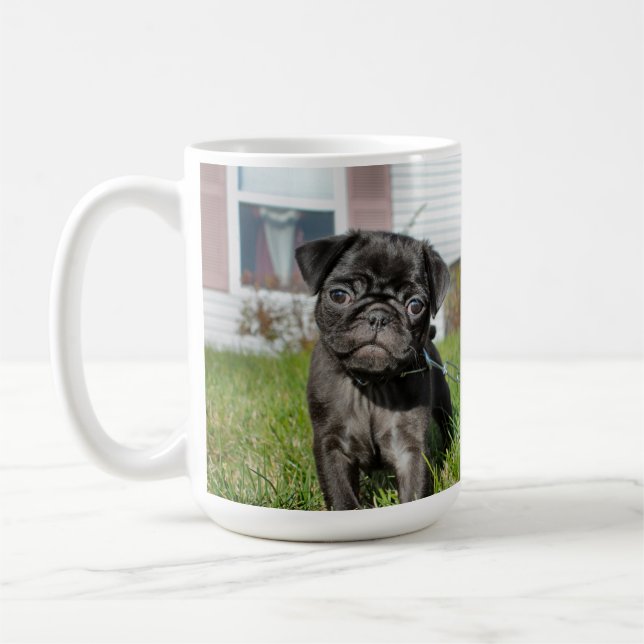 Schwarzer Mops Welpe Kaffeetasse (Links)