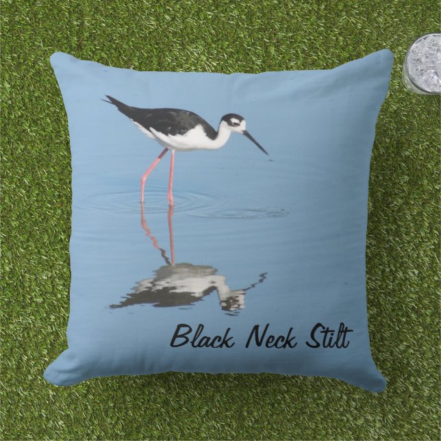 Schwarzer Neck Stilsee Bird Throw Kissen (Gras)