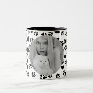 Schwarzer Pfotenabdruck & Herzen Monochrome Benutz Zweifarbige Tasse