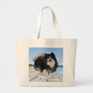 Schwarzer Pomeranian an der Meeresküste Jumbo Stoffbeutel