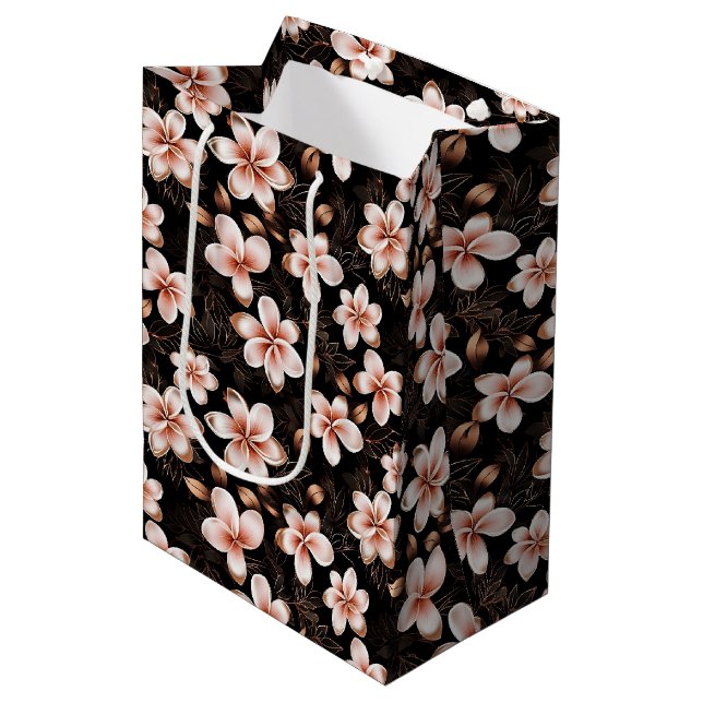 Schwarzer Rosa Rosa Rose Gold Floral Mittlere Geschenktüte (Vorderseite Schrägansicht)