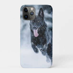 Schwarzer Schäfer im Schnee Case-Mate iPhone Hülle