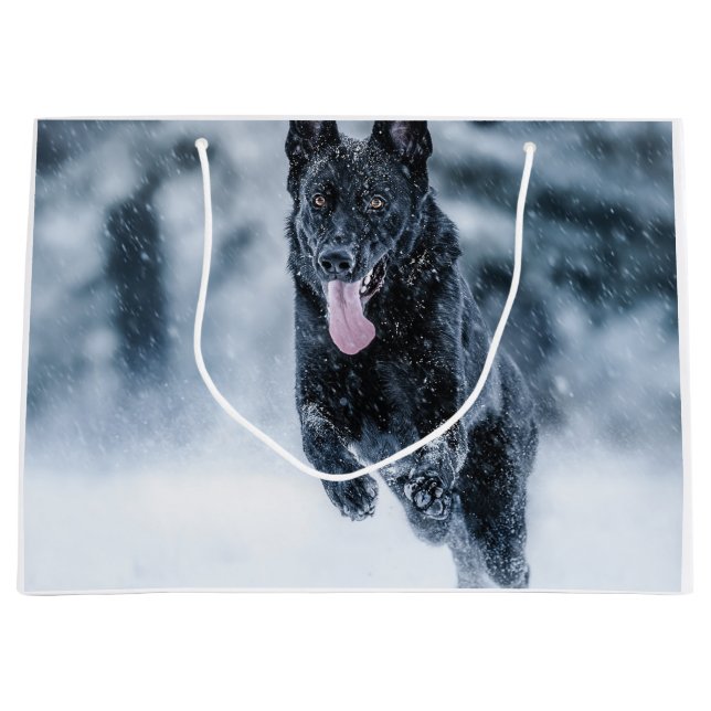 Schwarzer Schäfer im Schnee Große Geschenktüte (Vorderseite)