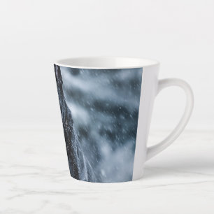 Schwarzer Schäfer im Schnee Milchtasse