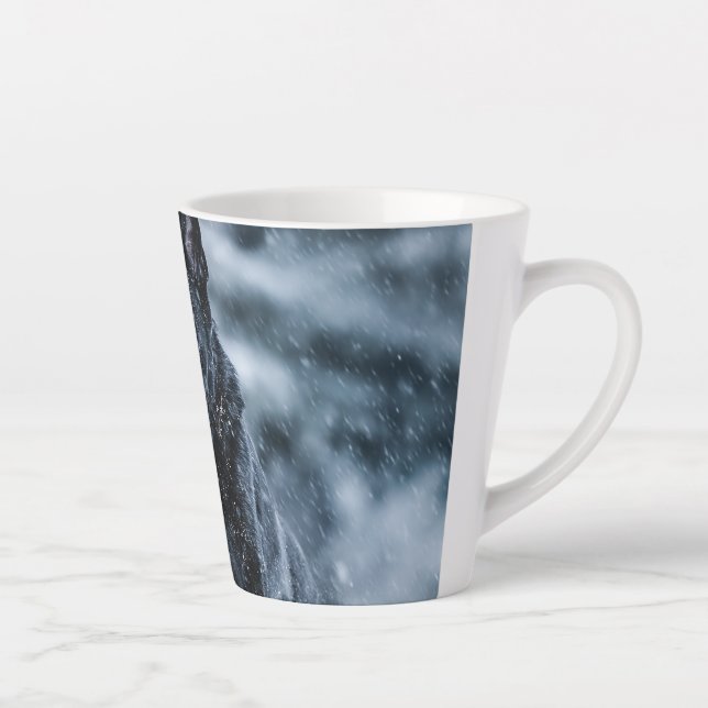 Schwarzer Schäfer im Schnee Milchtasse (Rechts)