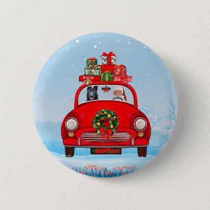 Schwarzer Schäferhund in Auto mit dem Weihnachtsma Button