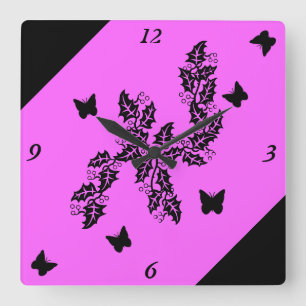 Schwarzer Schmetterling in Rosa Quadratische Wanduhr